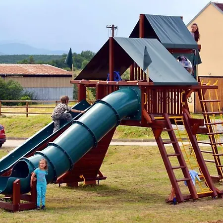 Konukevi Bio Farma & Zlaty Hyl 4*