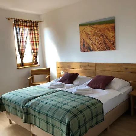 Bio Farma & Zlaty Hyl Konukevi 4*