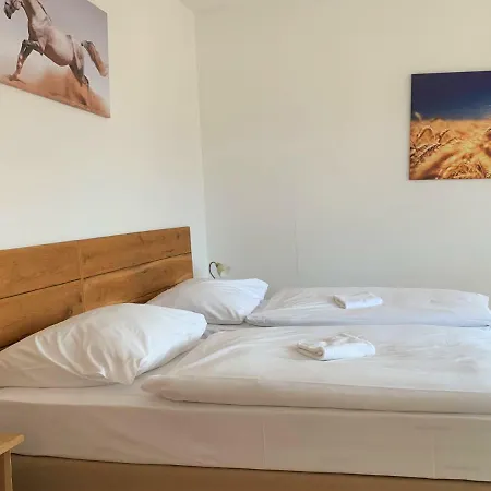 Bio Farma & Zlaty Hyl Konukevi 4*