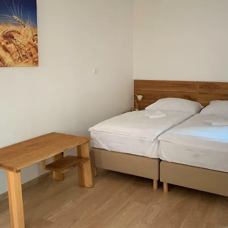 Bio Farma & Zlaty Hyl Konukevi Novacany