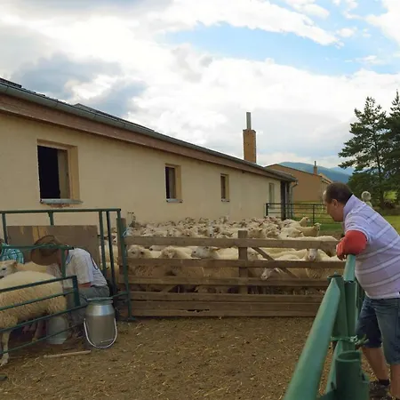 Bio Farma & Zlaty Hyl Konukevi Novacany