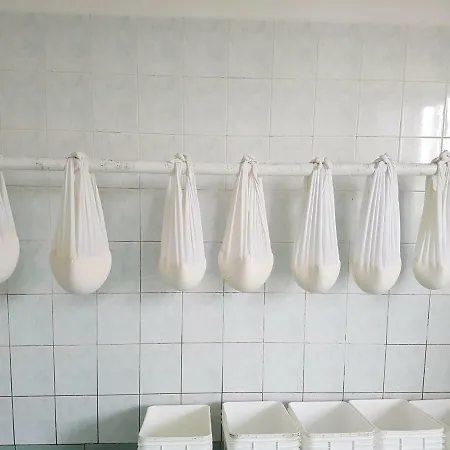 Bio Farma & Zlaty Hyl Konukevi Novacany