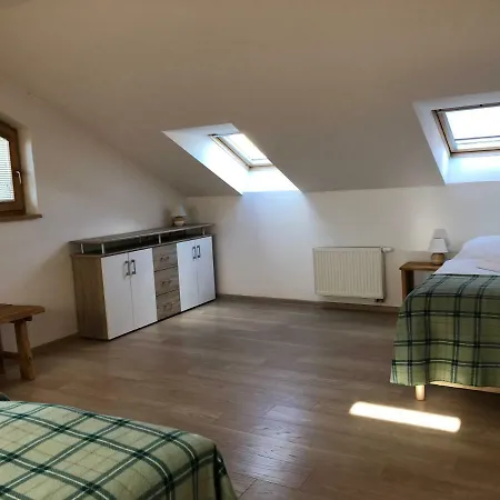 Bio Farma & Zlaty Hyl Konukevi 4*