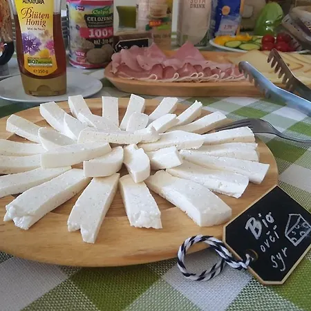 Bio Farma & Zlaty Hyl Konukevi Novacany